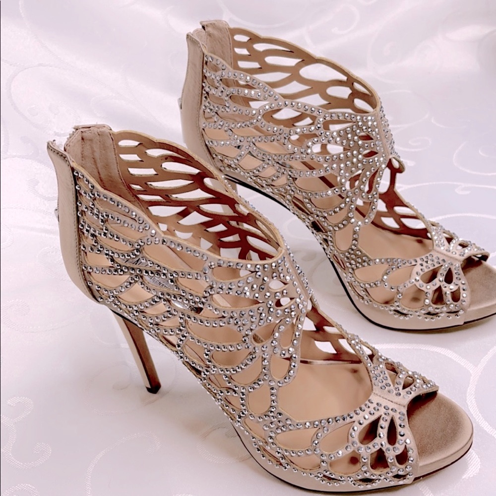 INC SARANE, NEW In box, so not know actual size they say 8.5 but are bigger